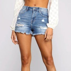HIGH RISE FRAYED CUTOFF SHORTS (S)